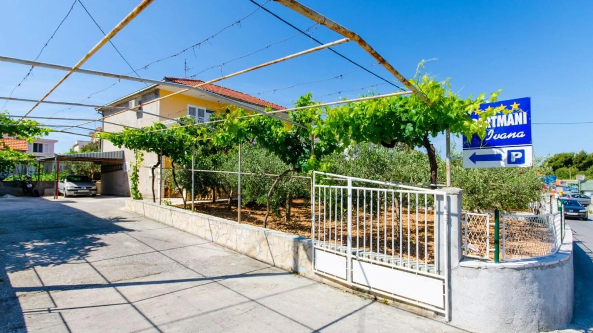 Apartments Ivana Tr -Studio With Terrace A2 Trogir